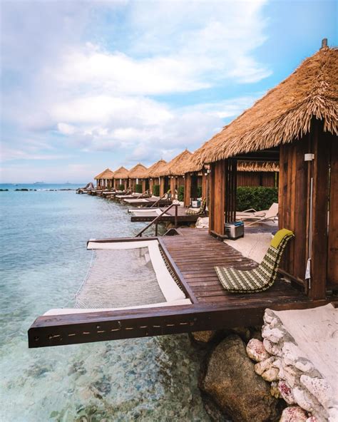 renaissance hotel aruba private island.